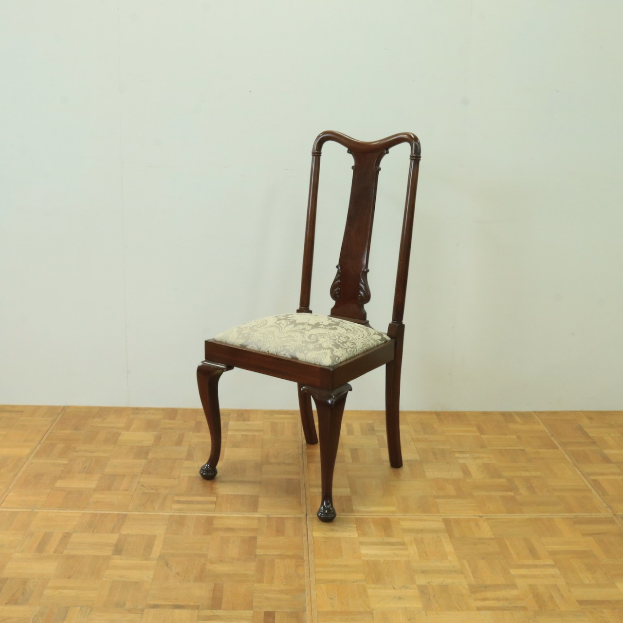 クイーンアンチェアー