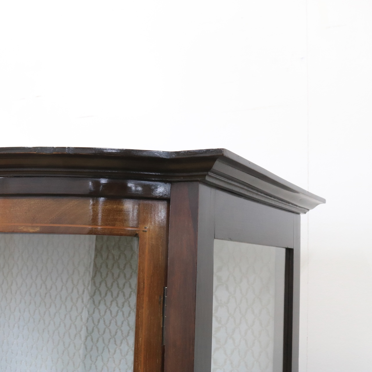 グラスキャビネット