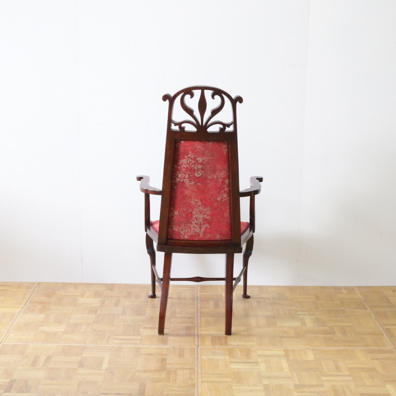 アームチェアー