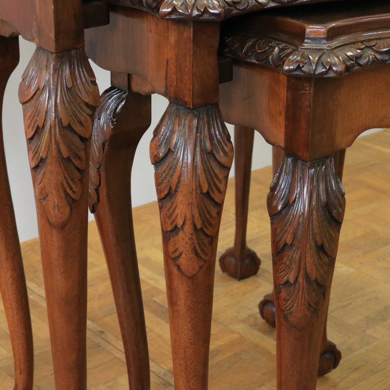 ネストテーブル