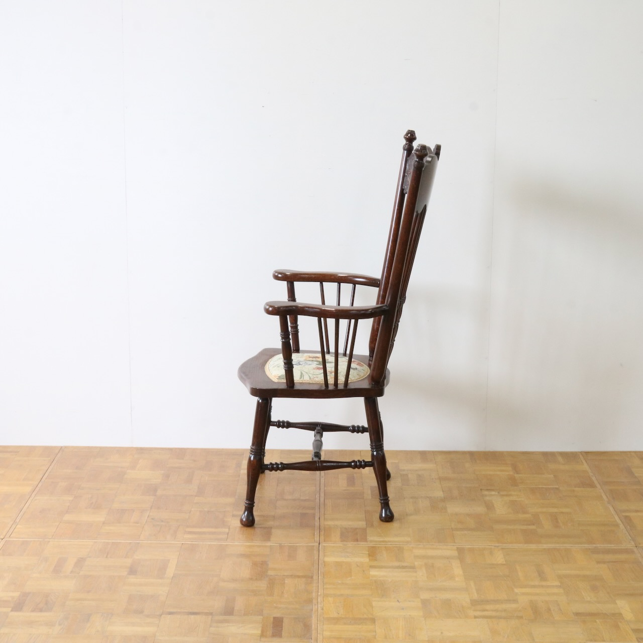 アームチェアー