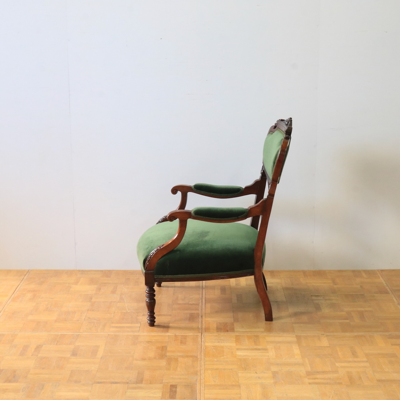 ナーシングチェアー