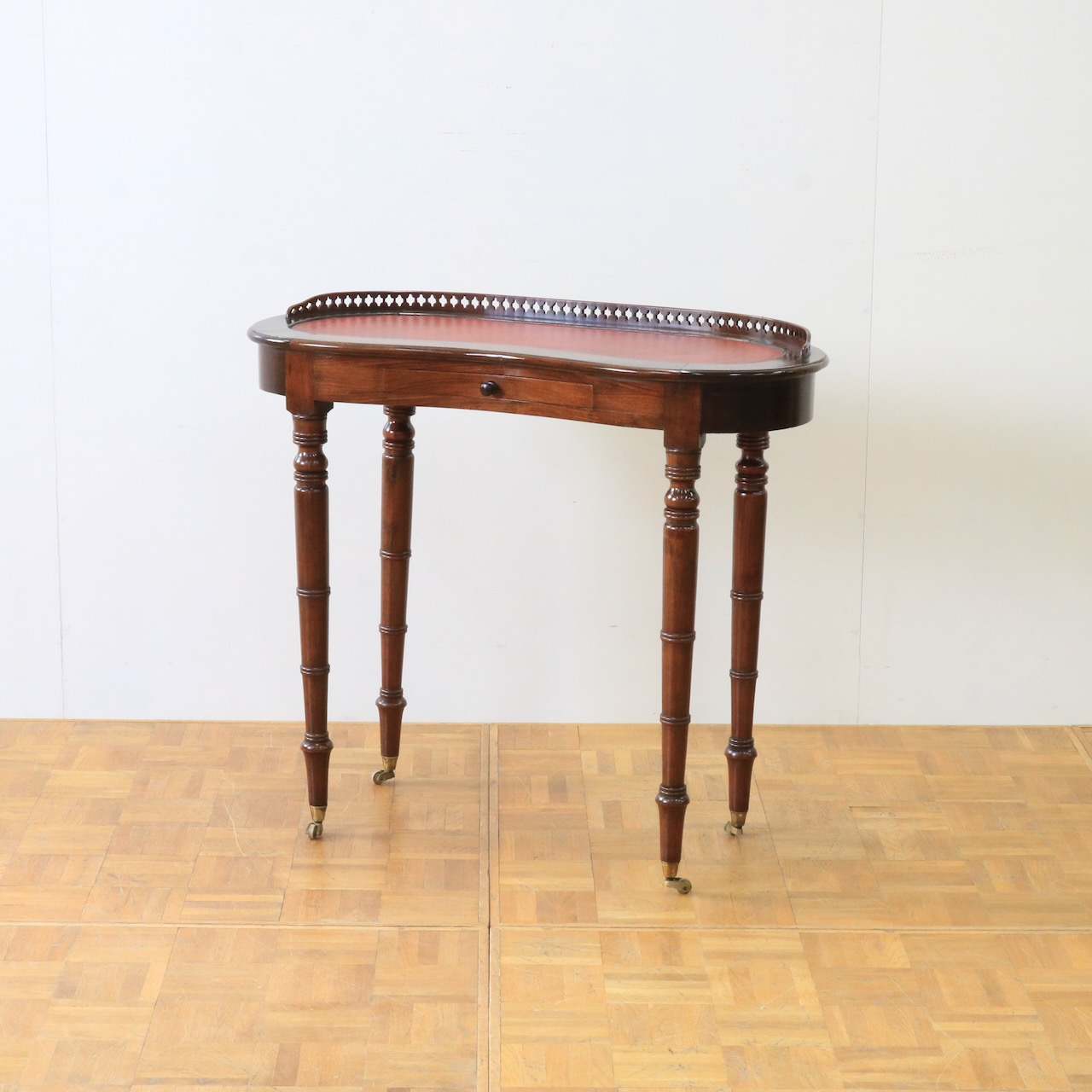 ライティングテーブル