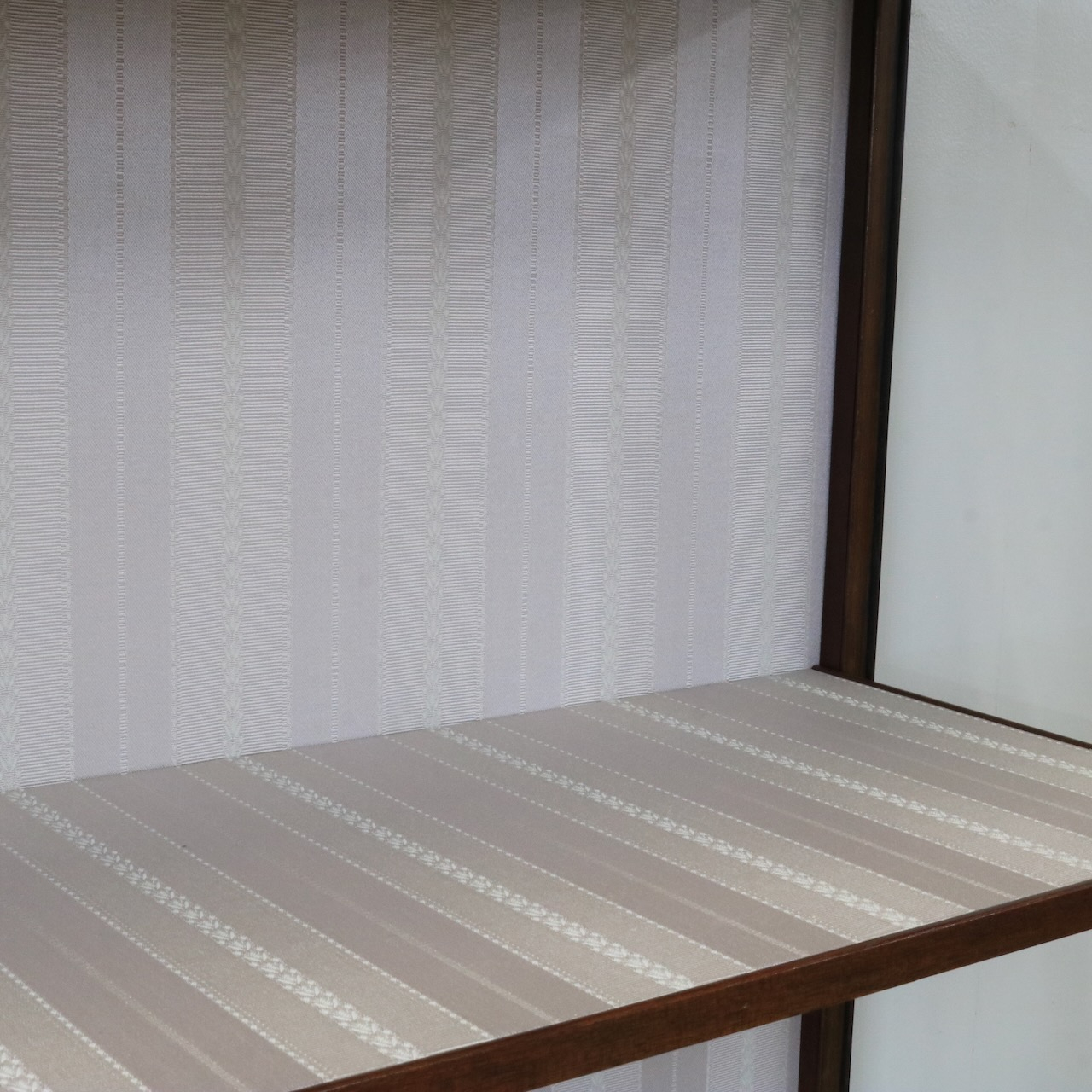 グラスキャビネット