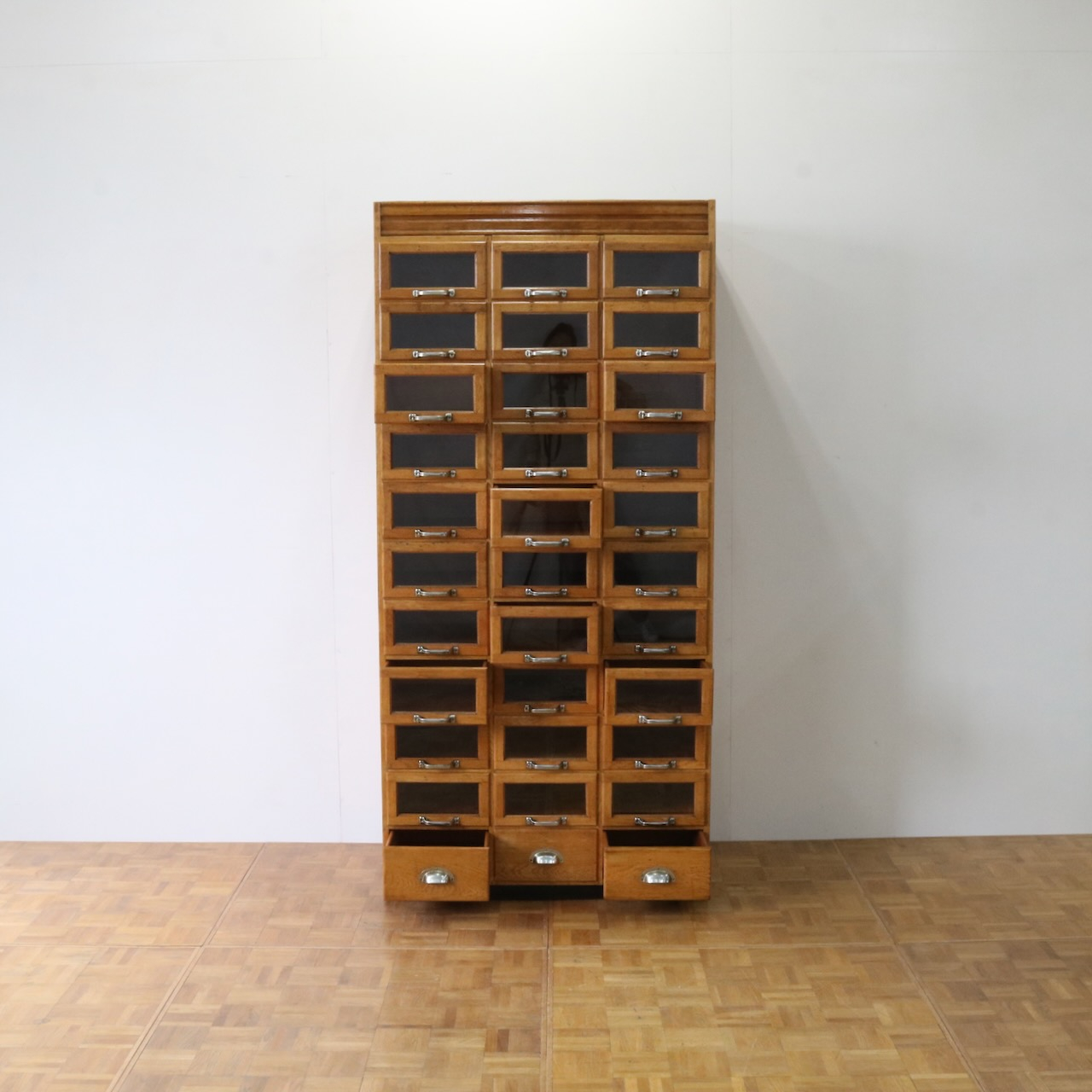 シャツキャビネット