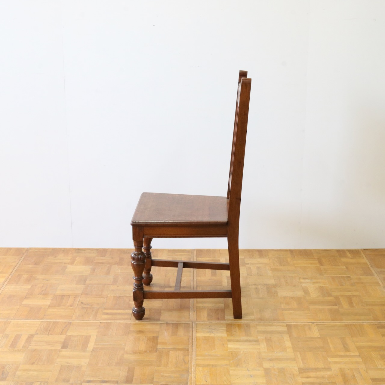 ホールチェアー