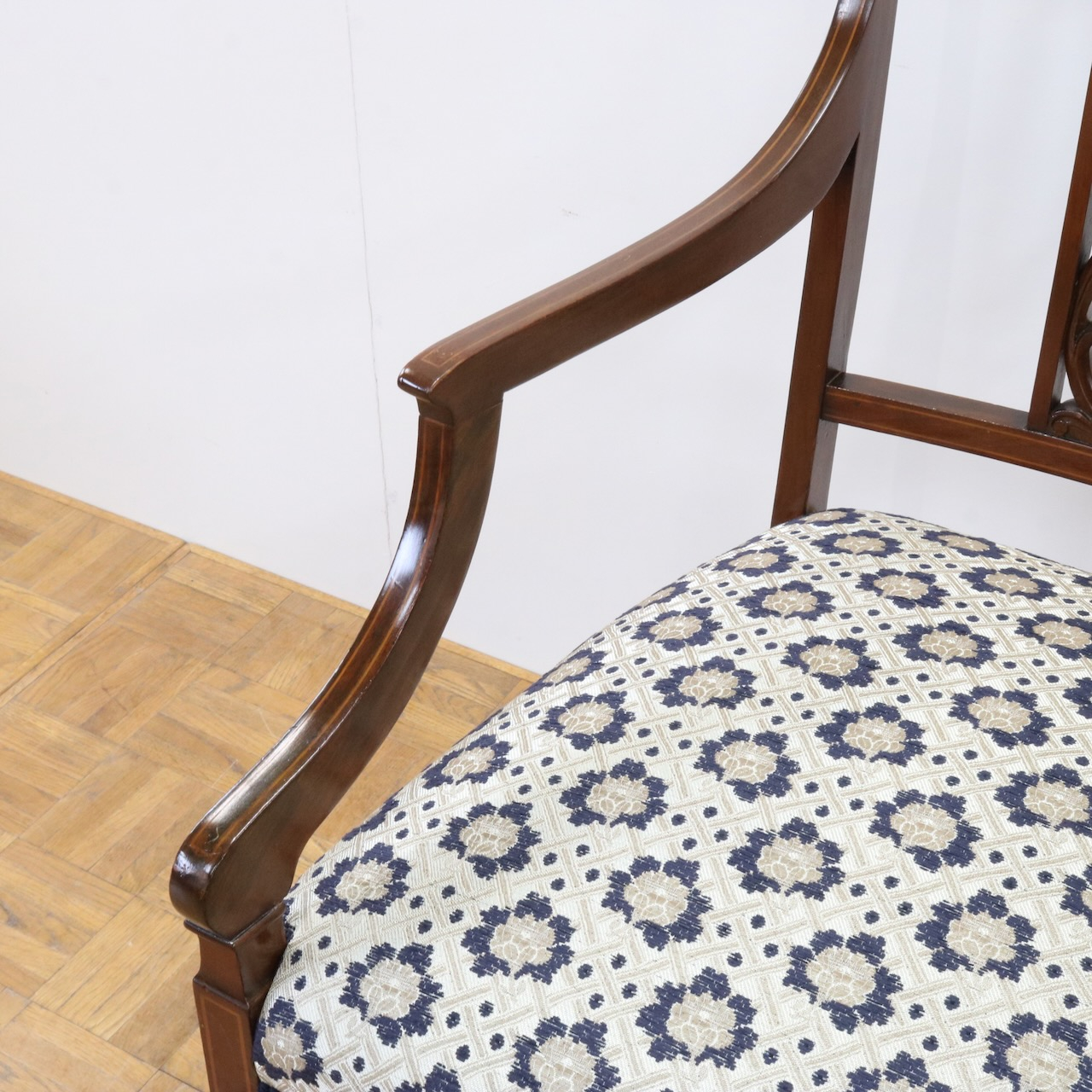 アームチェアー