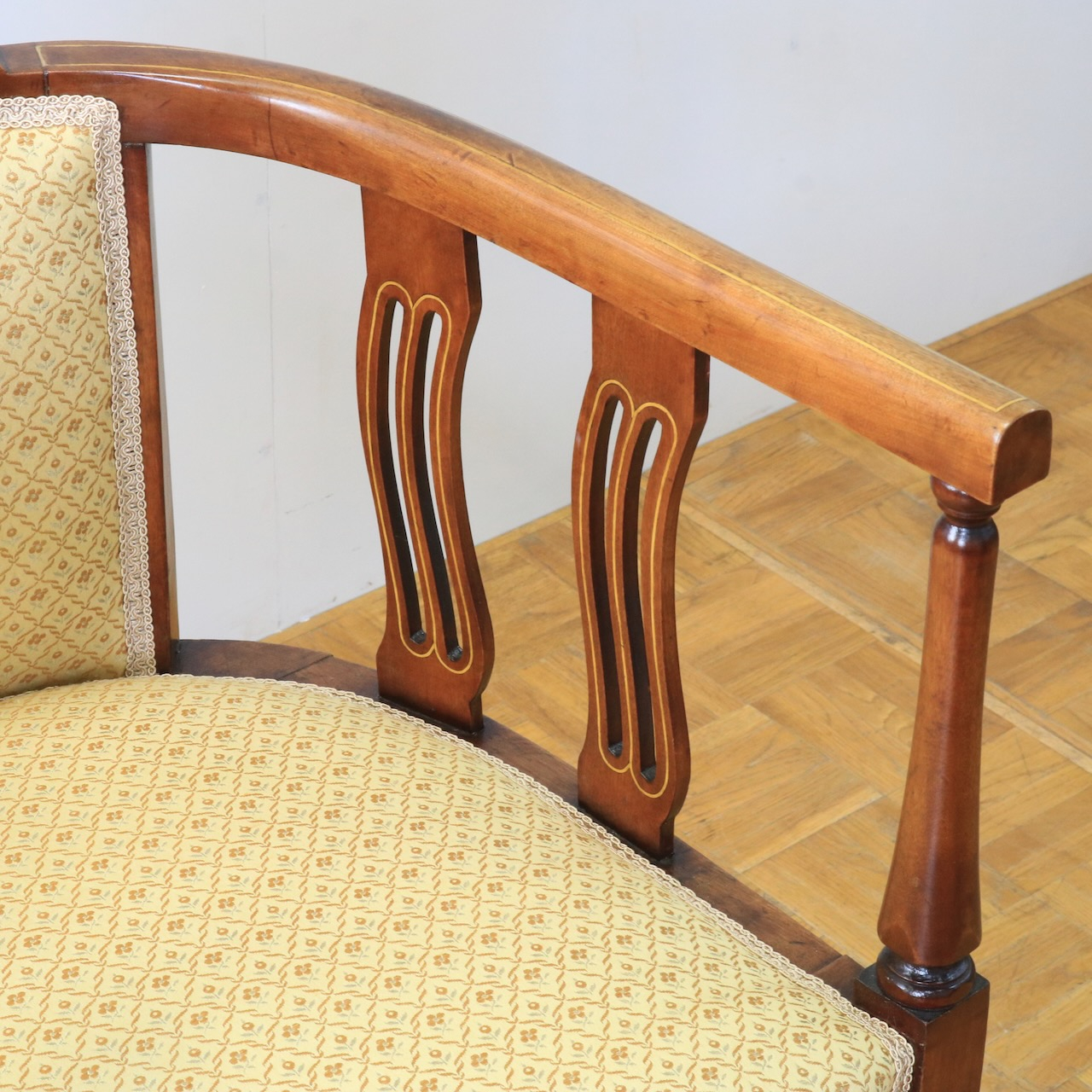 アームチェアー