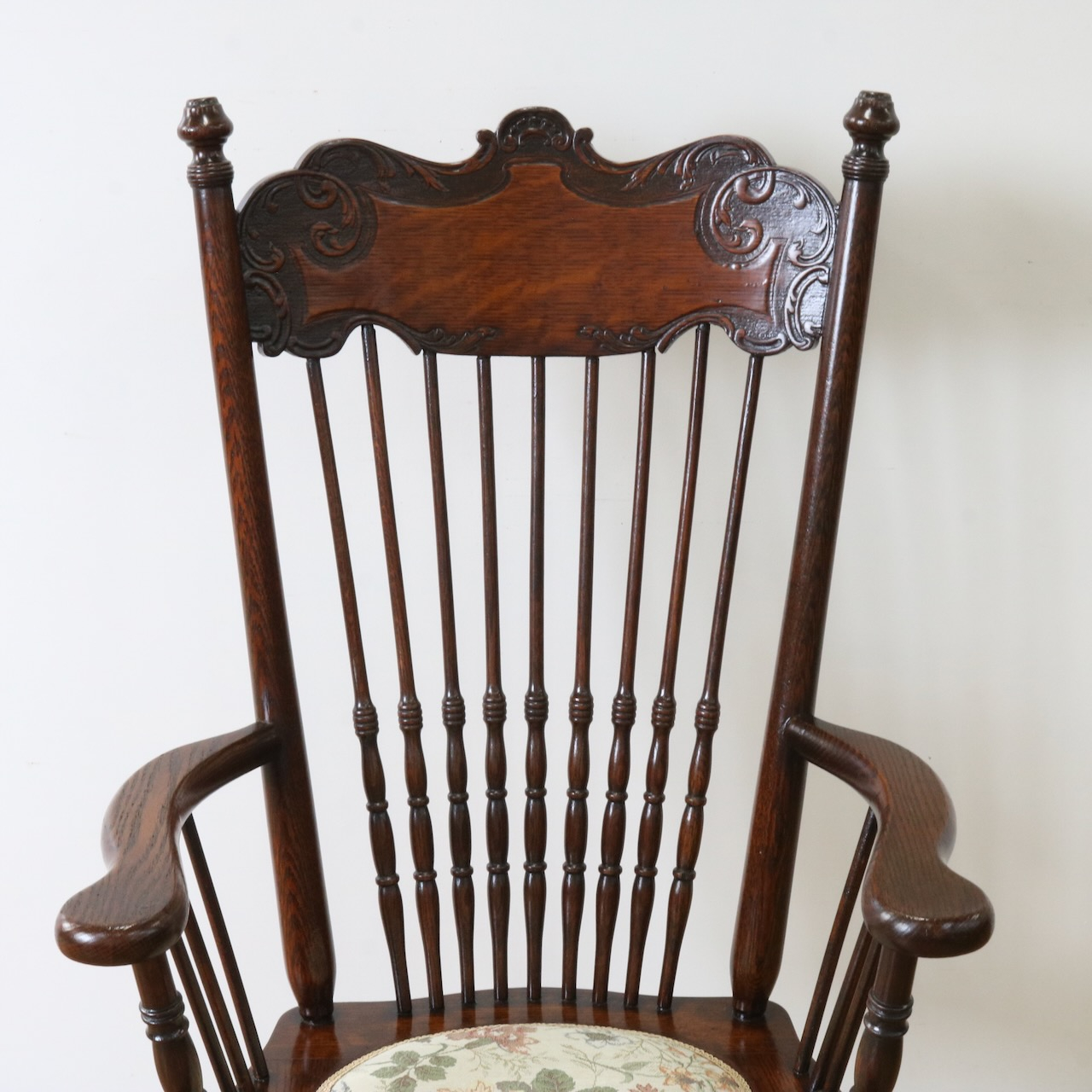 アームチェアー