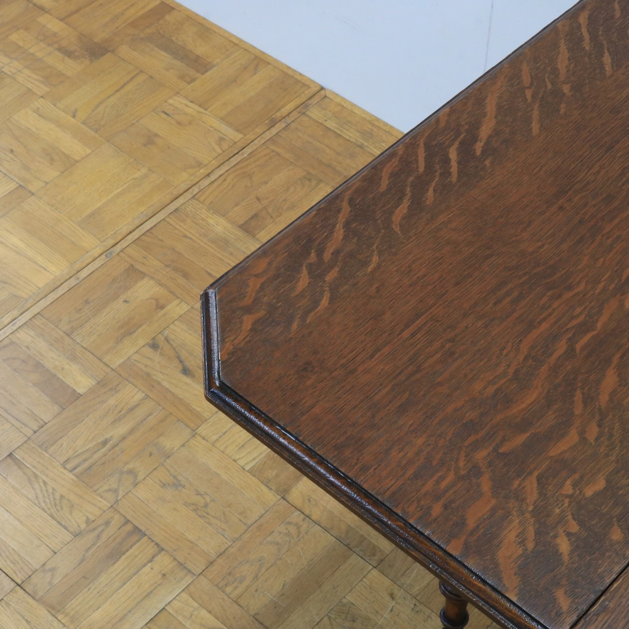 サザーランドテーブル