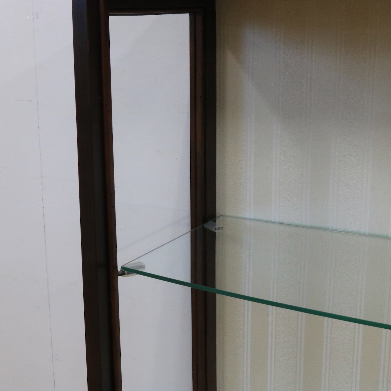 グラスキャビネット