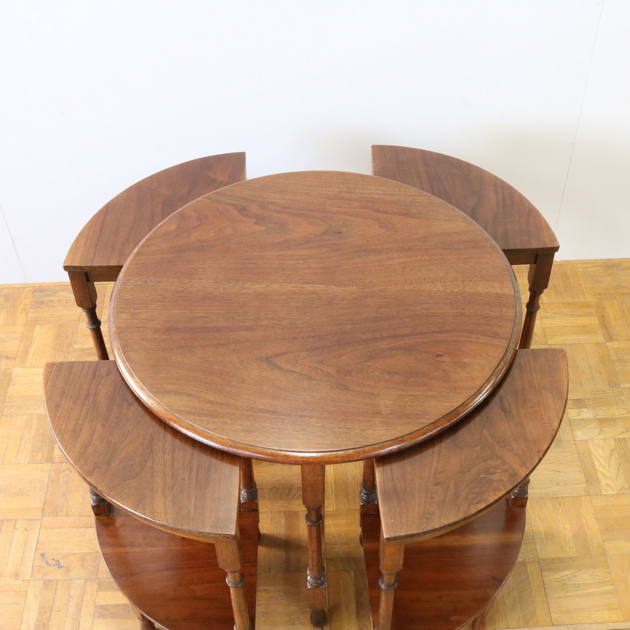 ネストテーブル