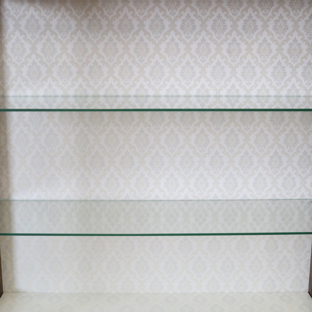 グラスキャビネット