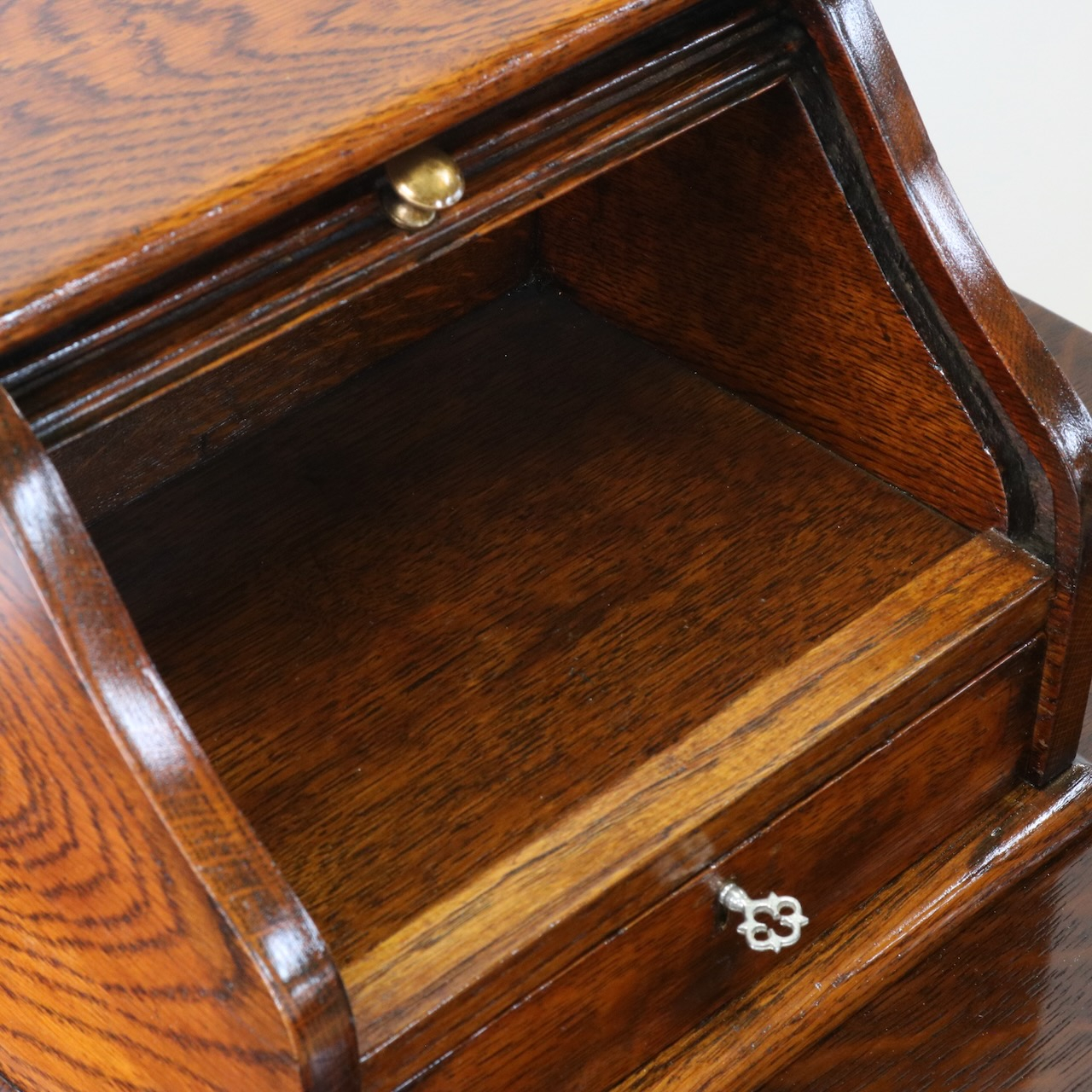 ファイリングキャビネット