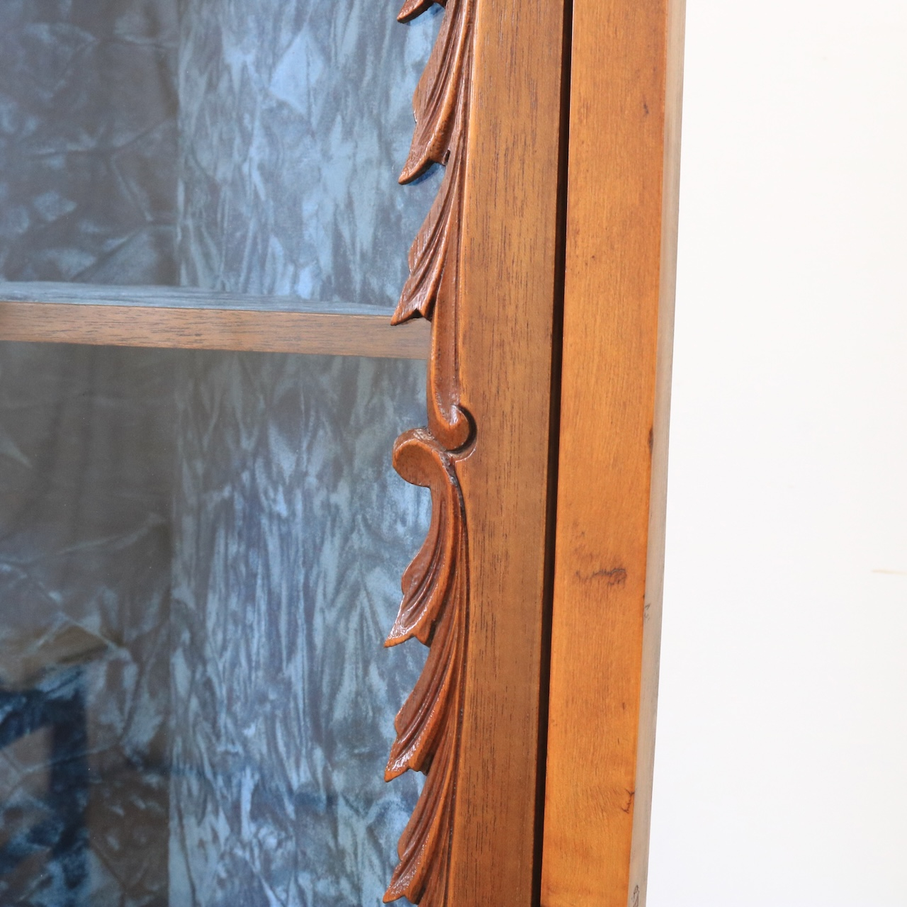 コーナーキャビネット