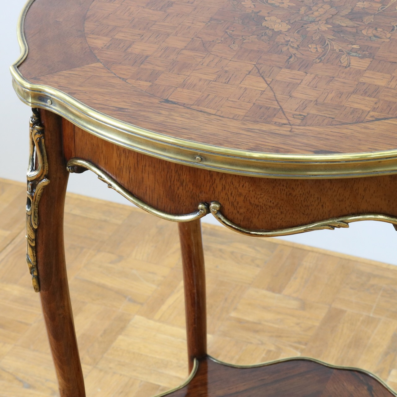 オケージョナルテーブル