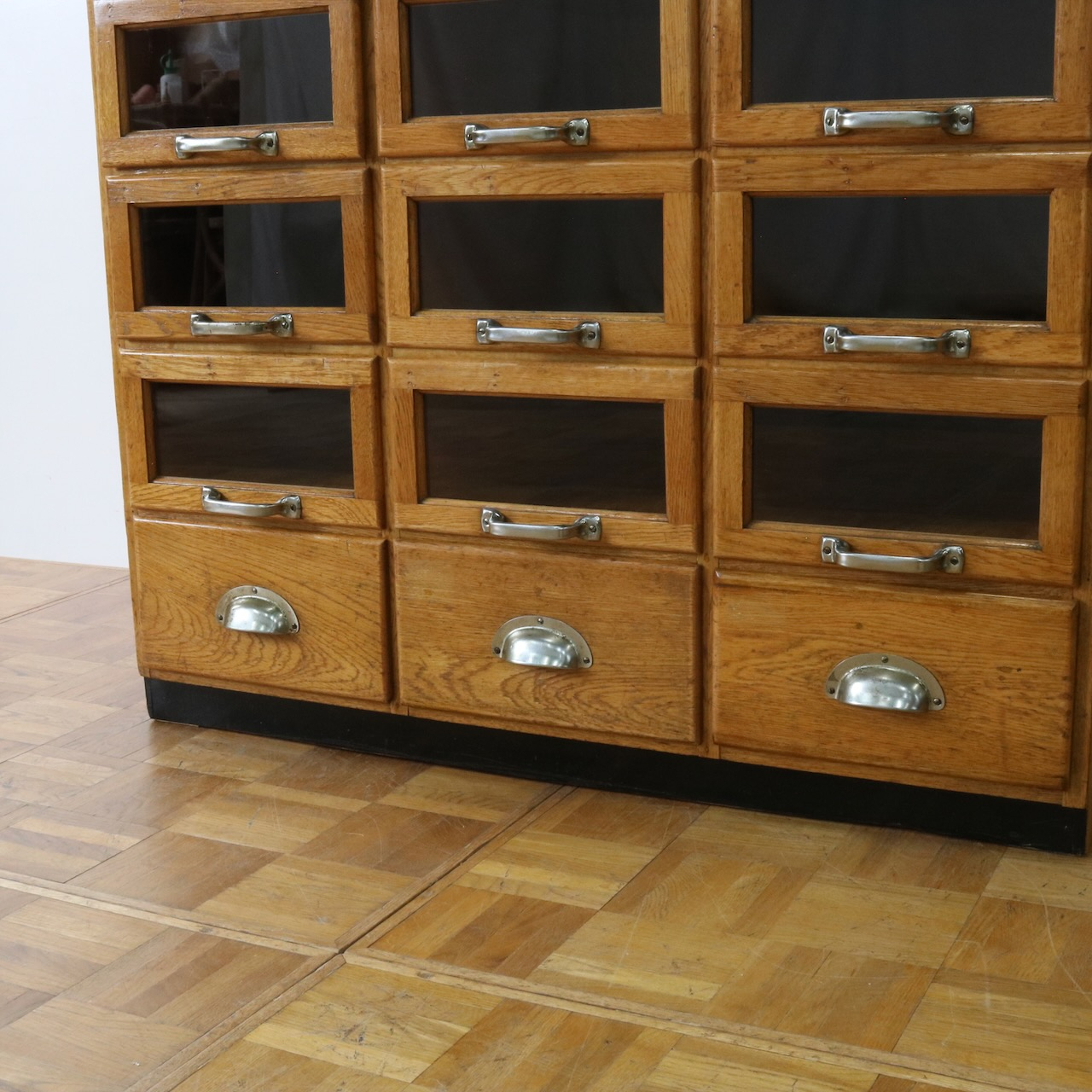 シャツキャビネット