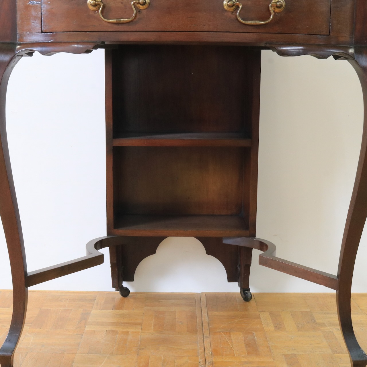 ドレッシングテーブル