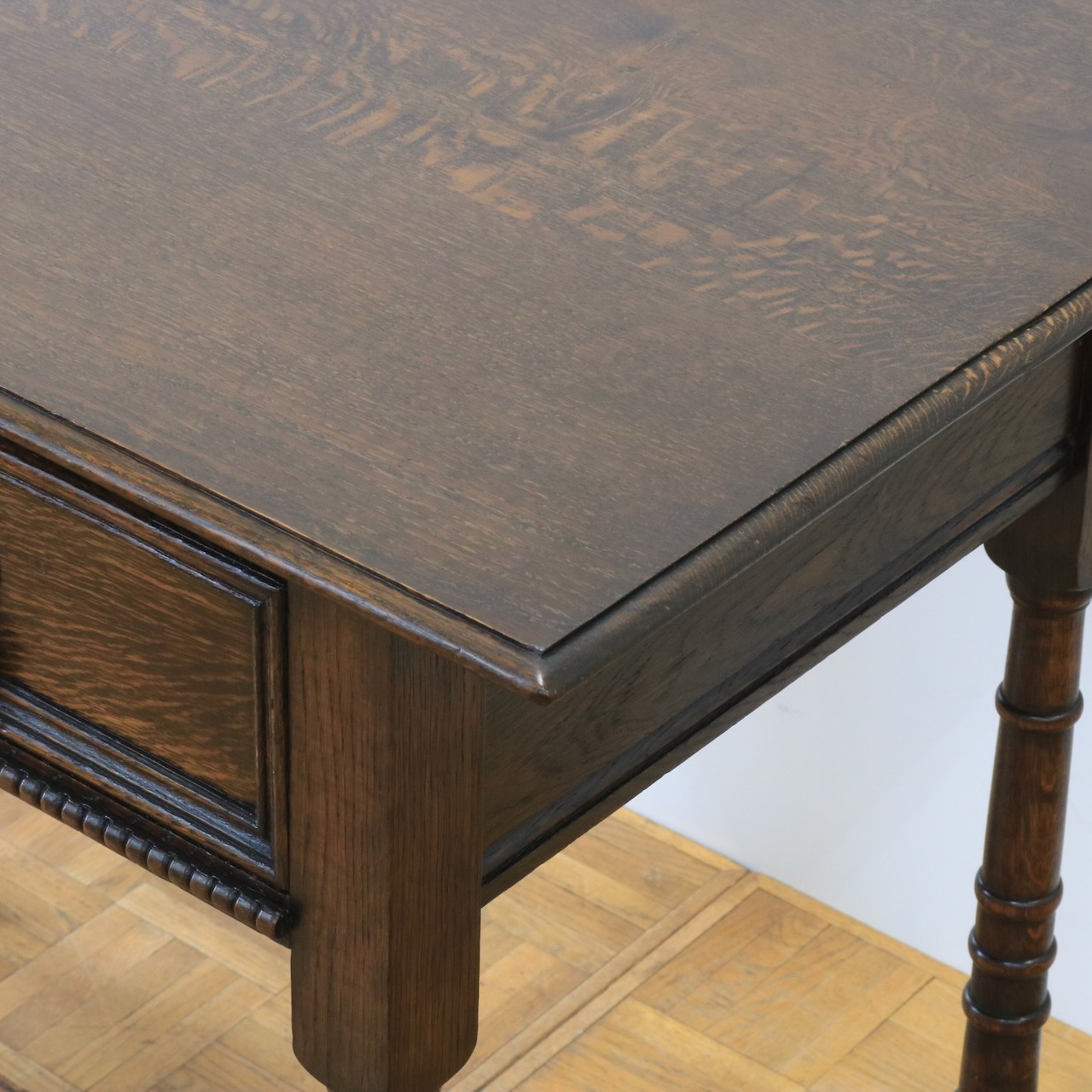 ライティングテーブル