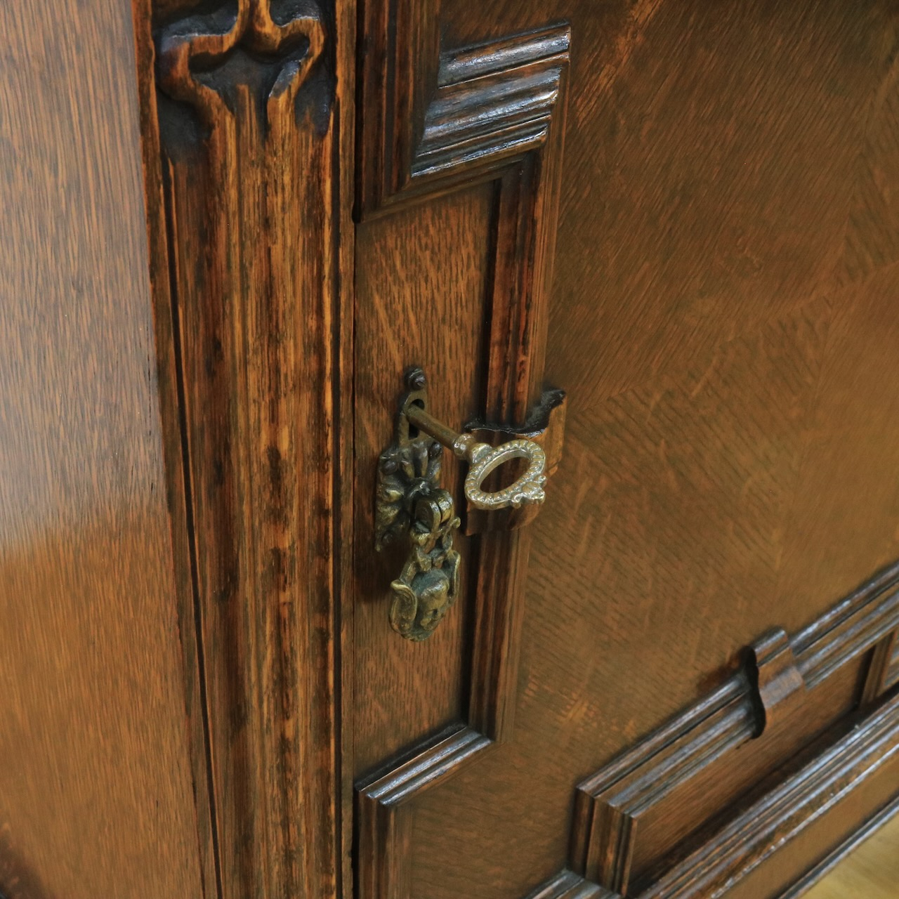 カクテルキャビネット