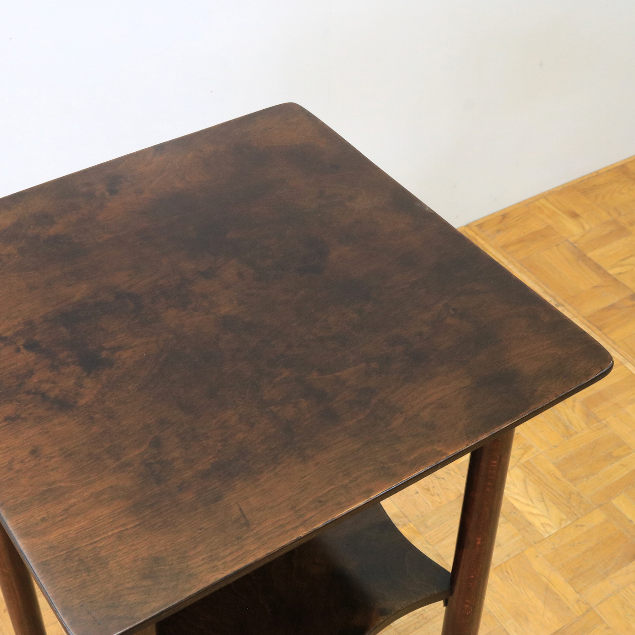 サイドテーブル