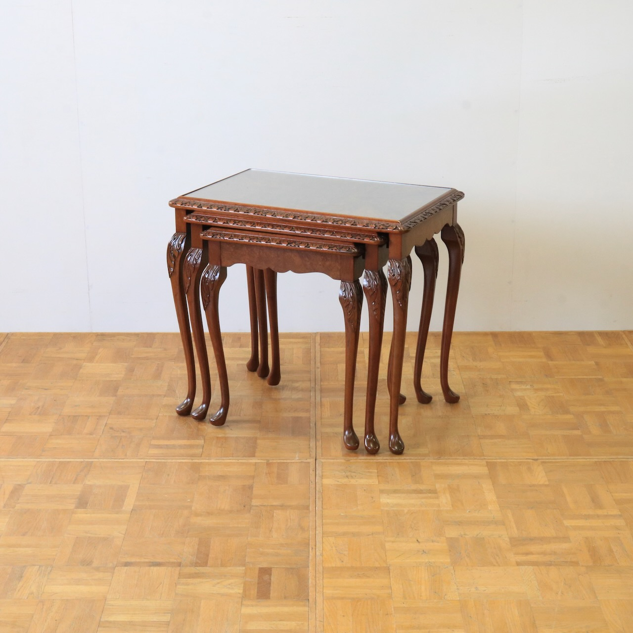 ネストテーブル