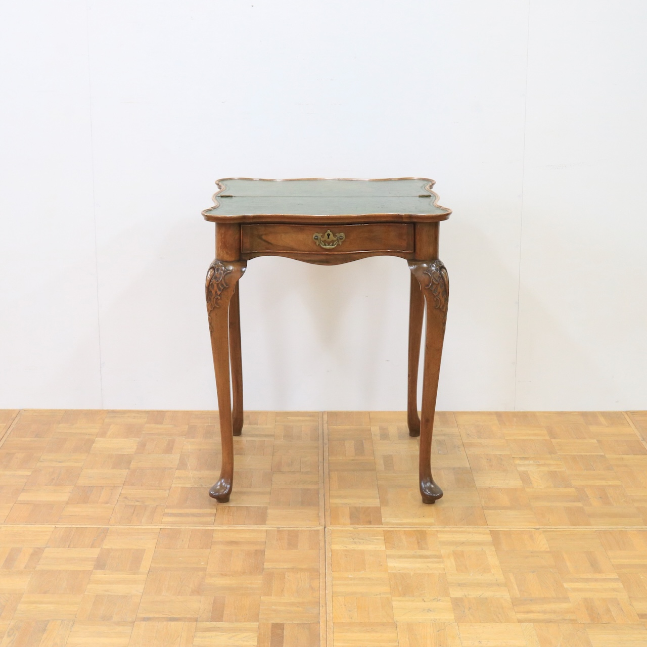 ドレッシングテーブル