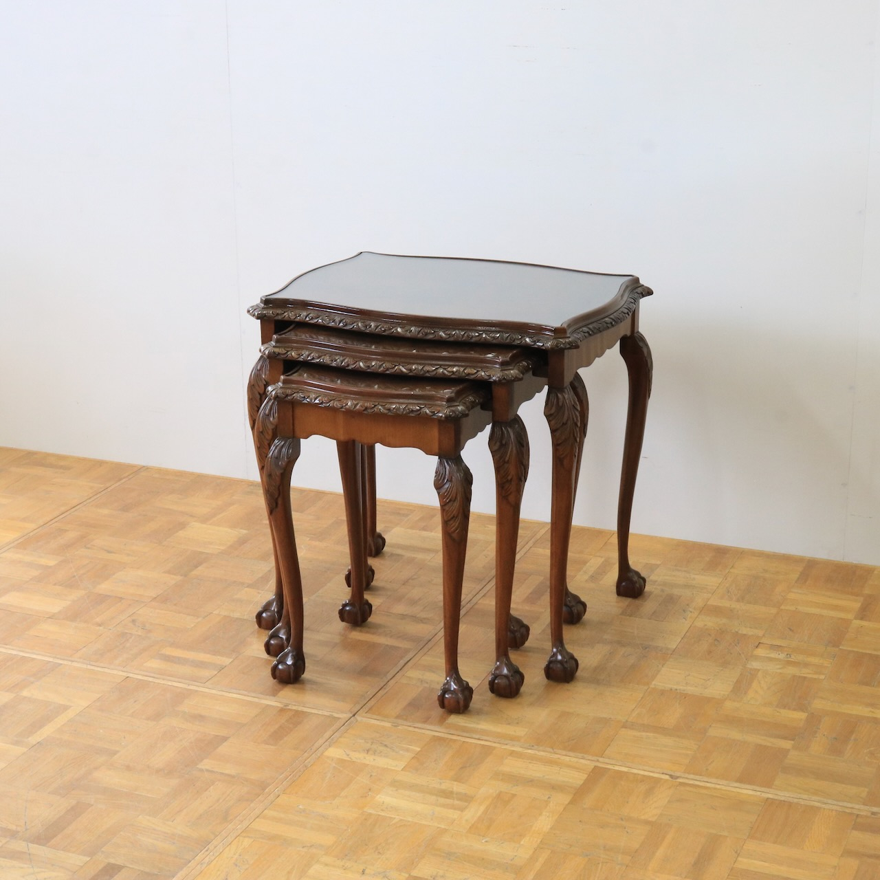 ネストテーブル