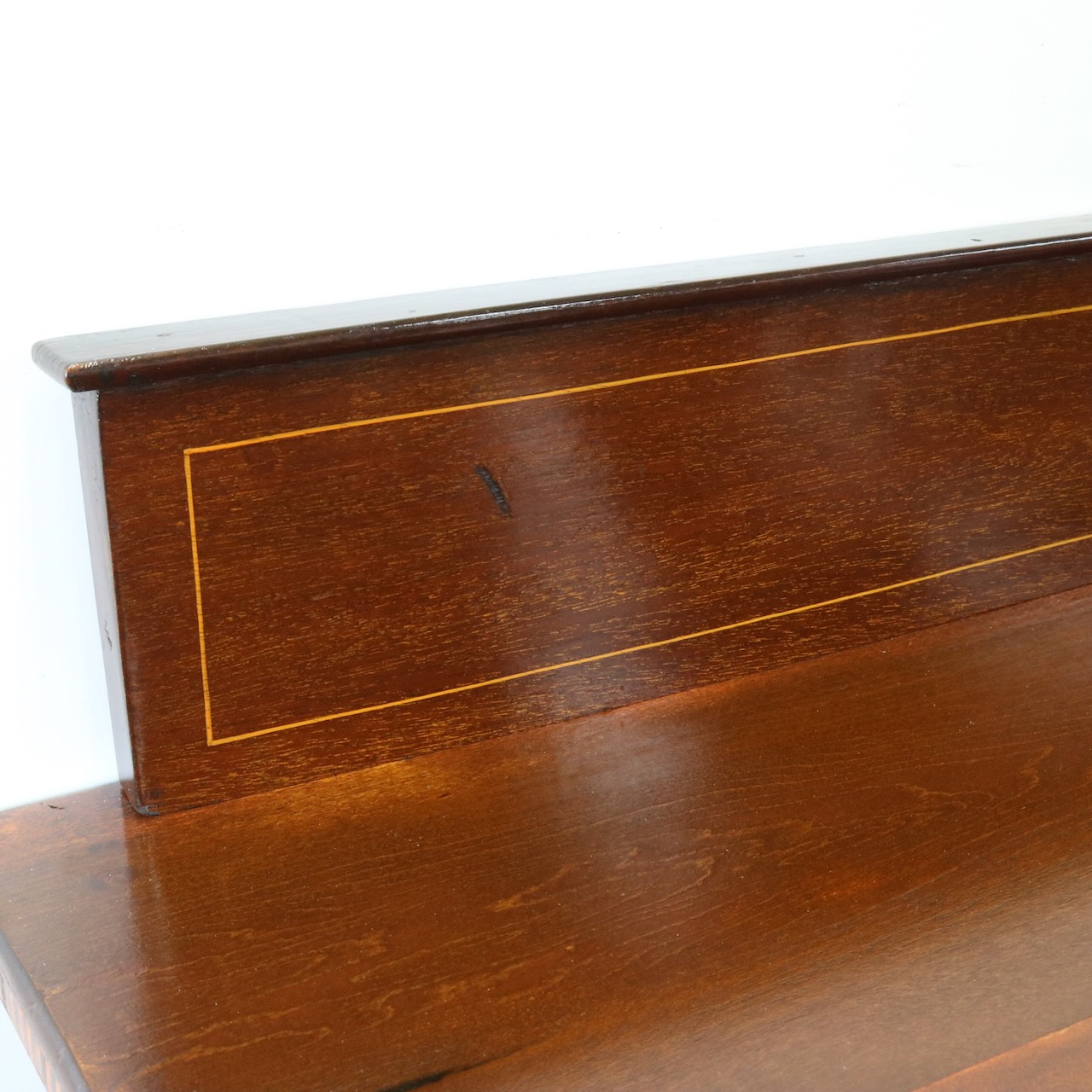 グラスキャビネット