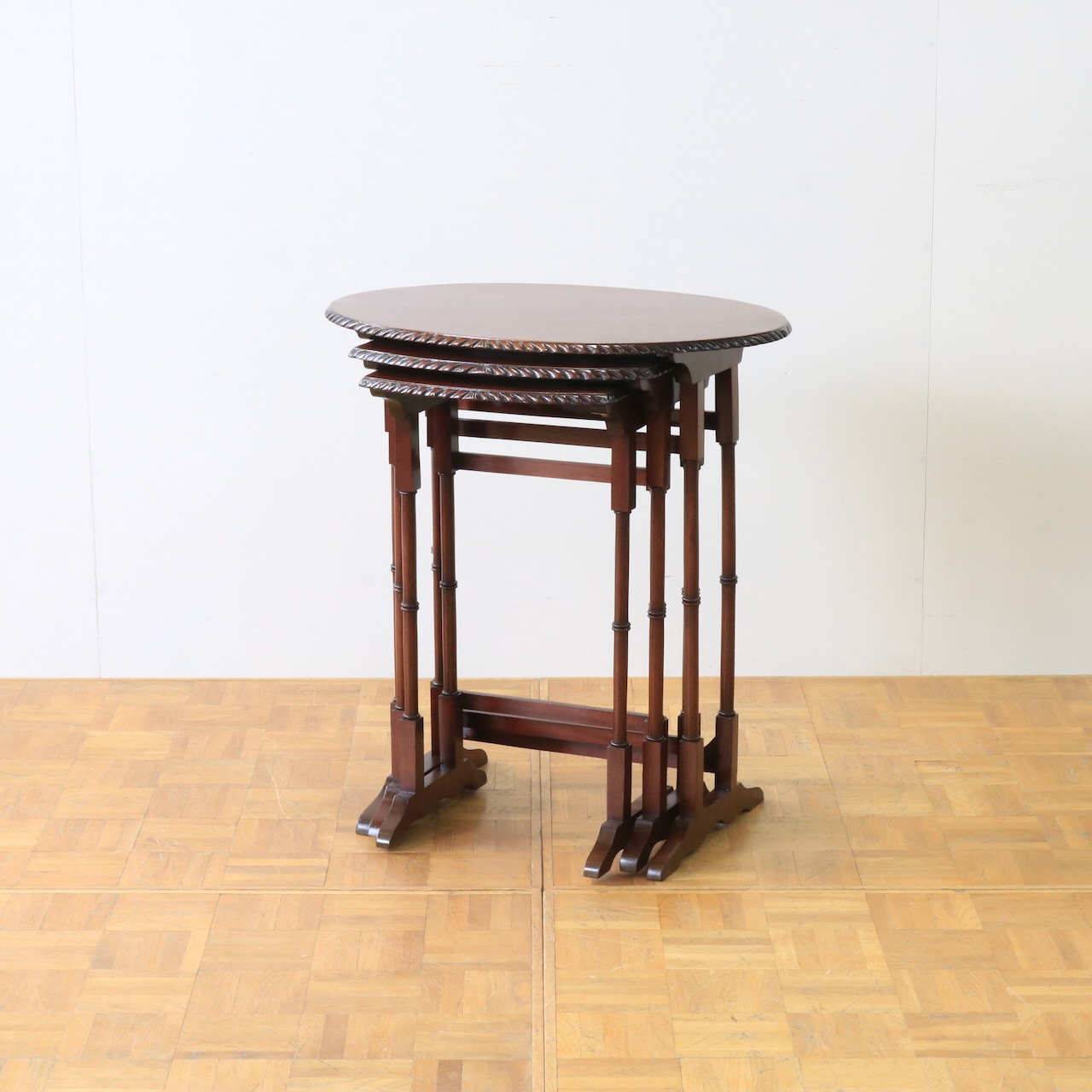 ネストテーブル