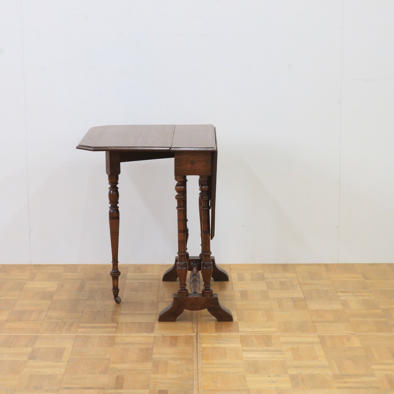 サザーランドテーブル