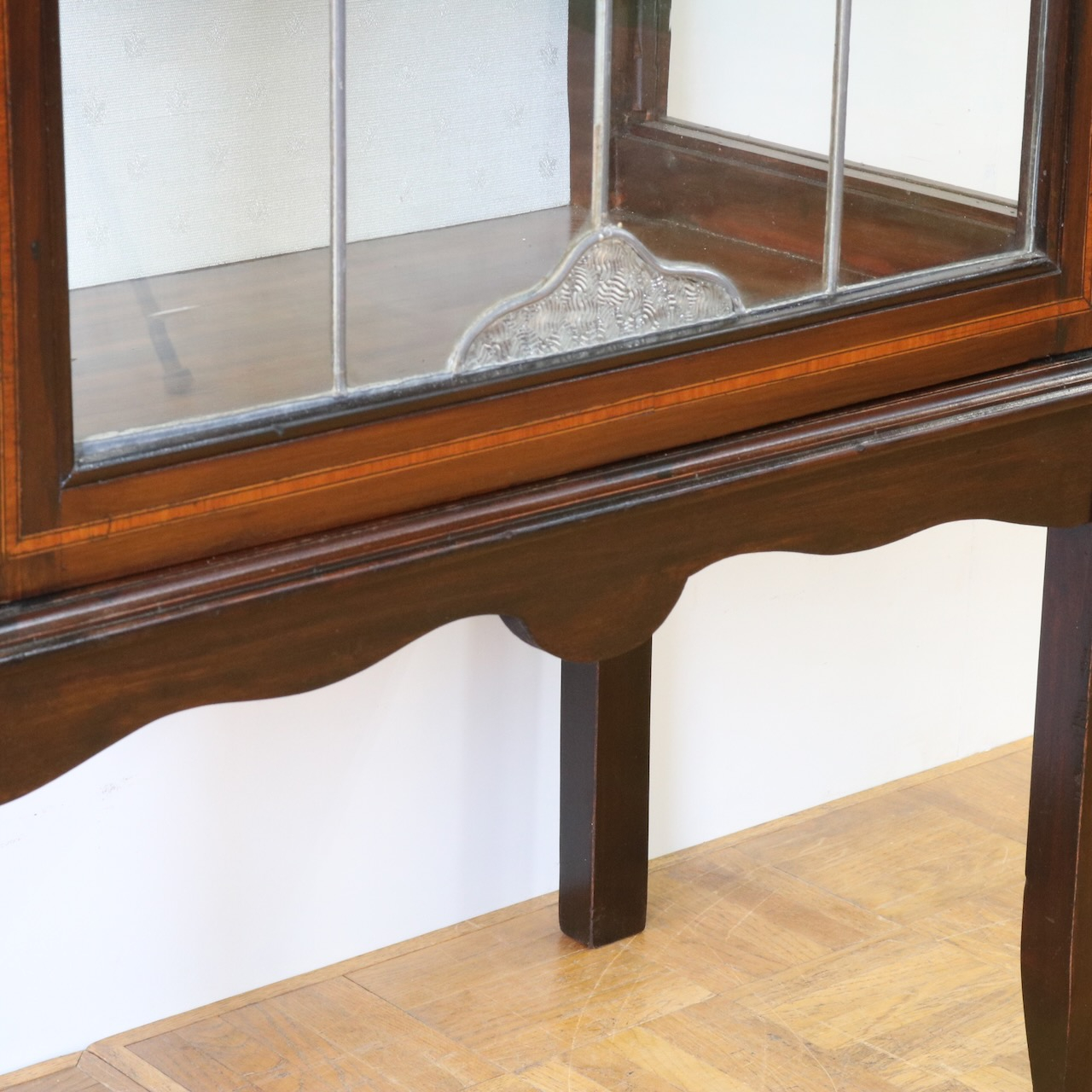 グラスキャビネット