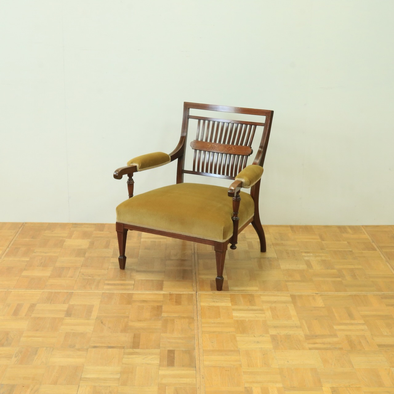 アームチェアー