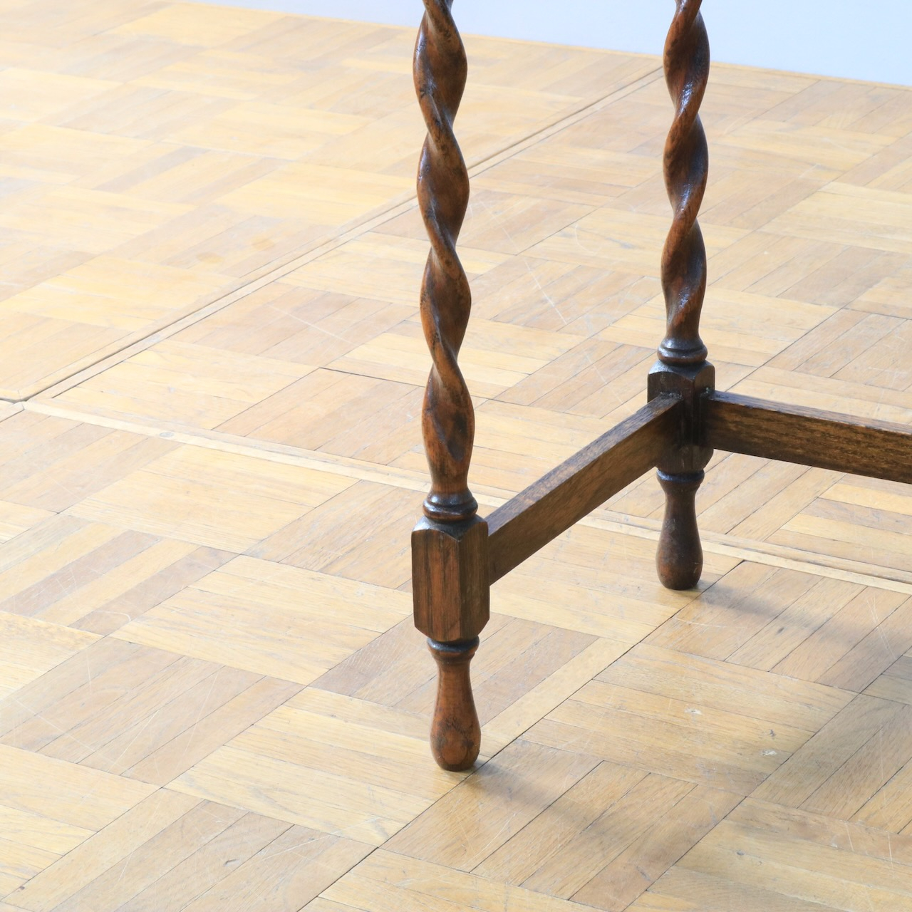 ネストテーブル