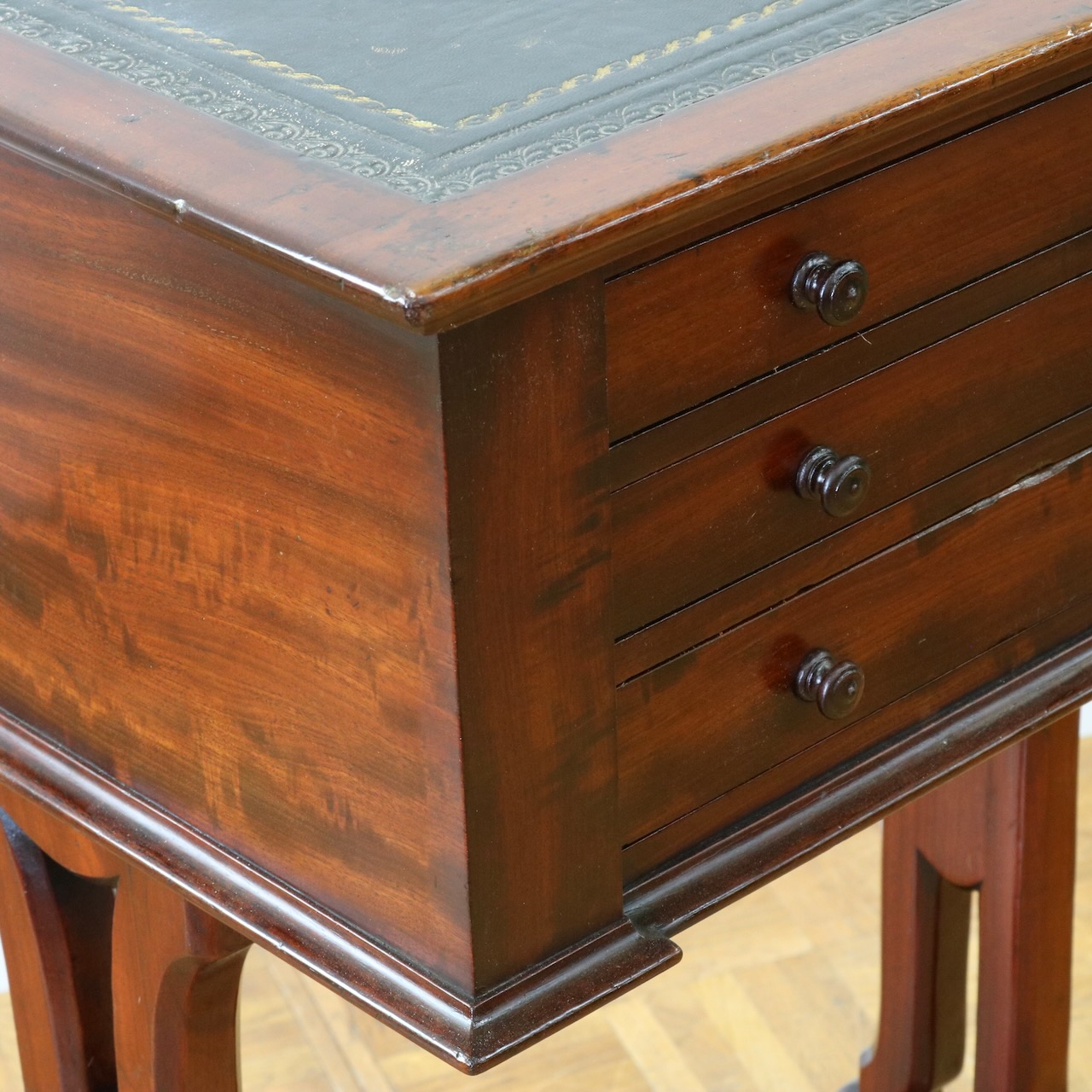 ライティングデスク