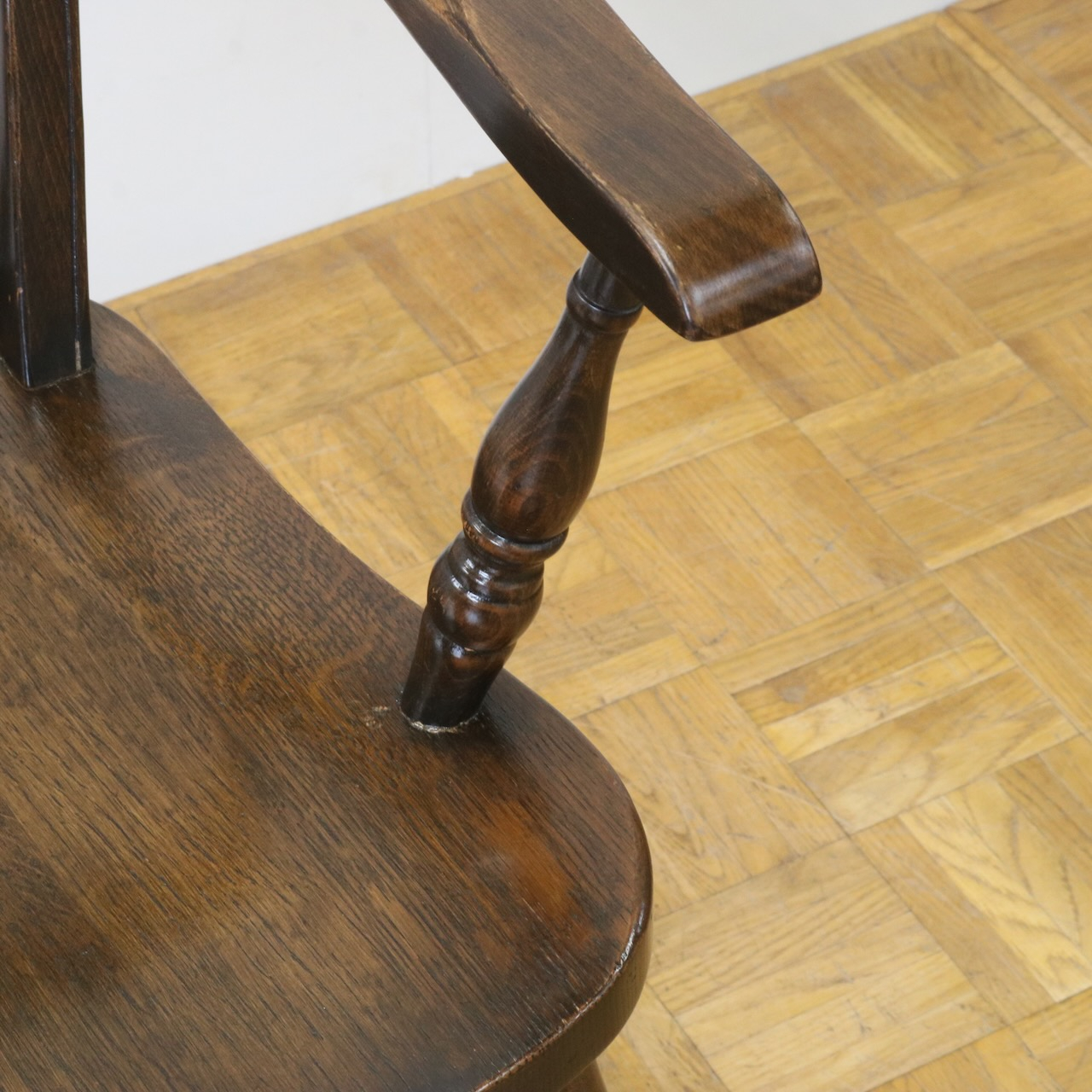 アームチェアー