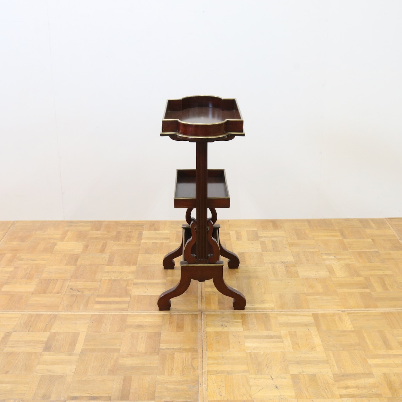 サイドテーブル