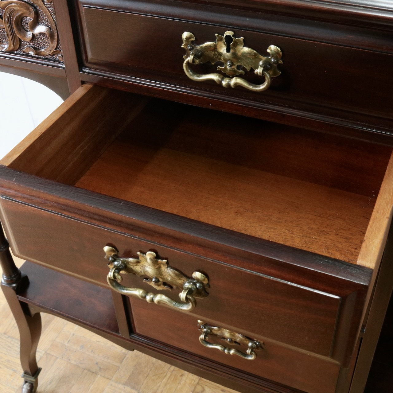 サイドテーブル