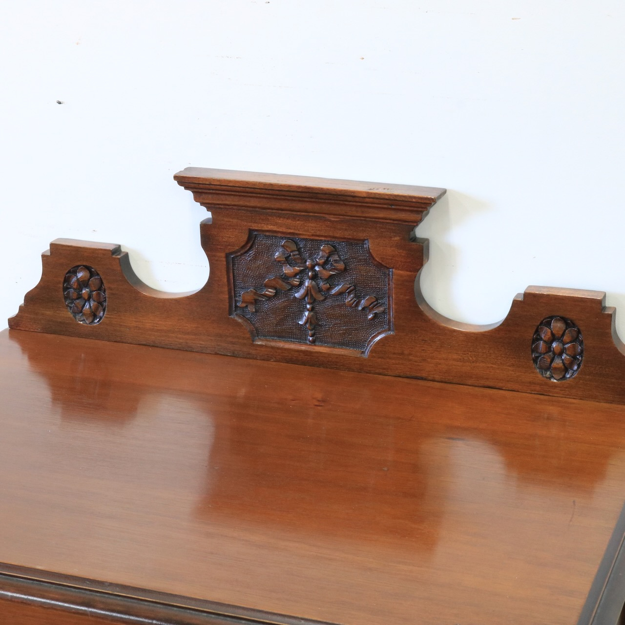 グラスキャビネット