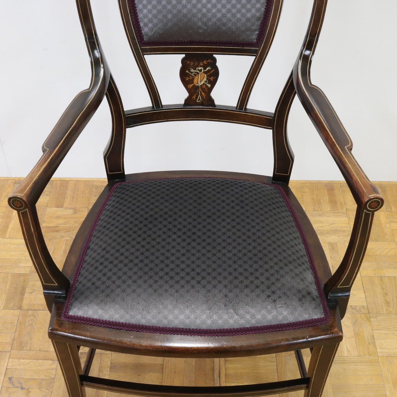 アームチェアー