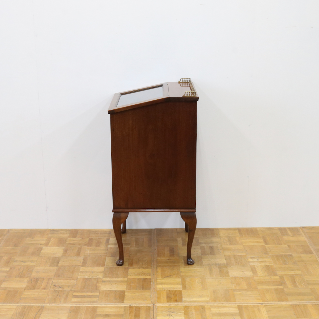 ジュエリーキャビネット