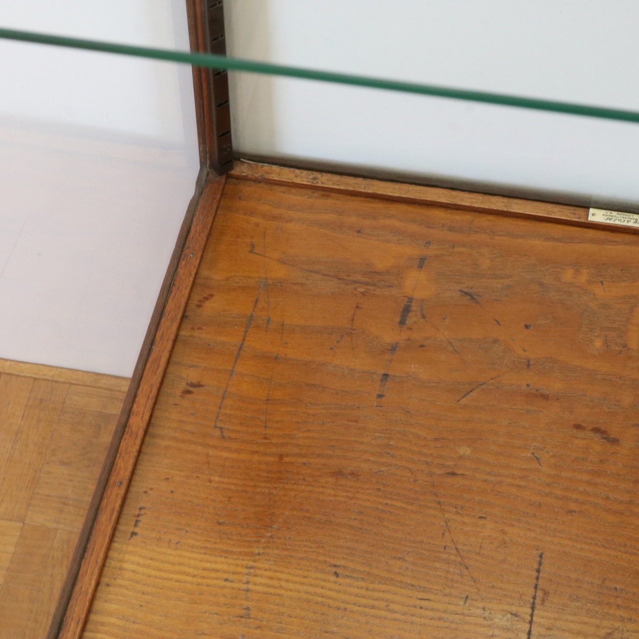 ショップキャビネット