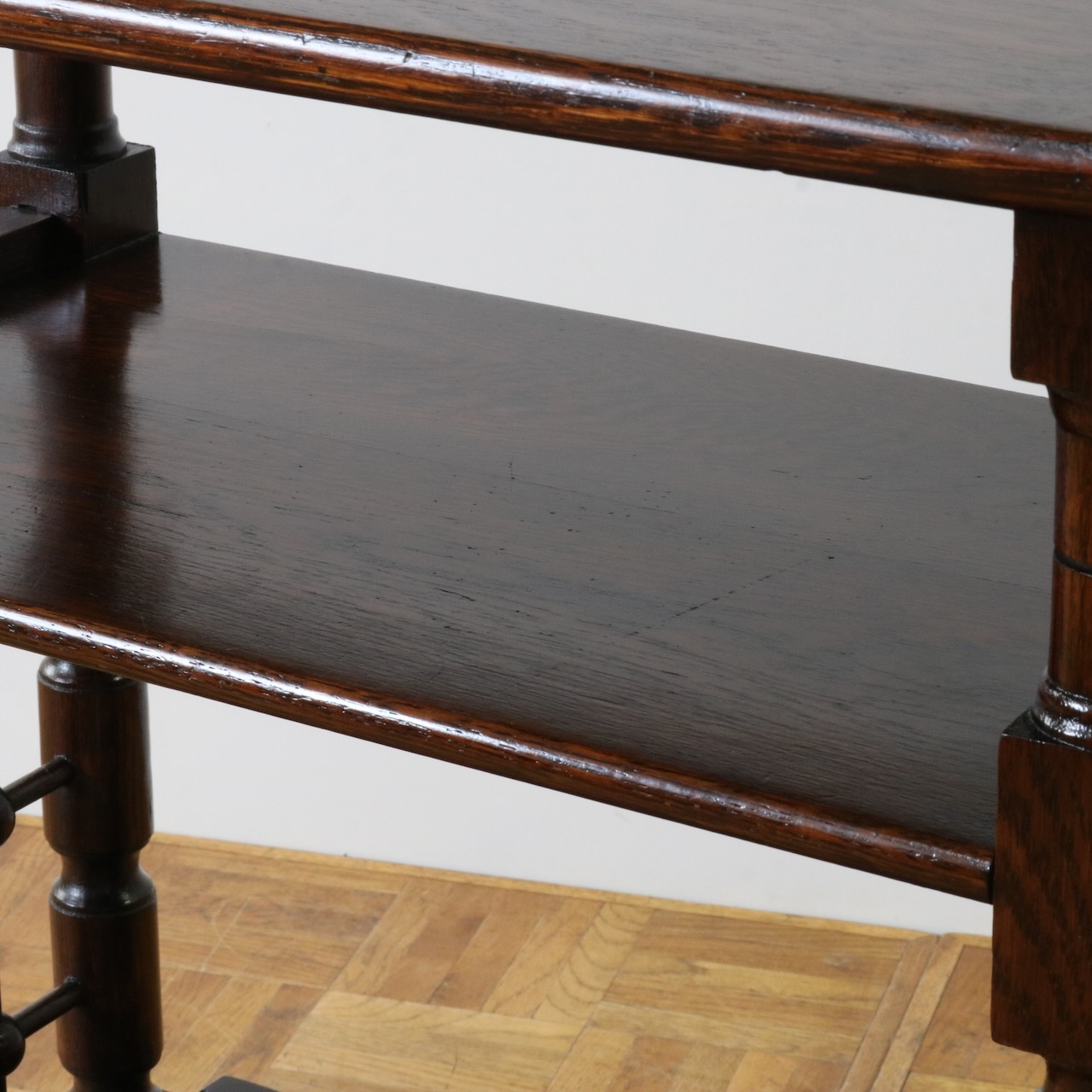 サイドテーブル