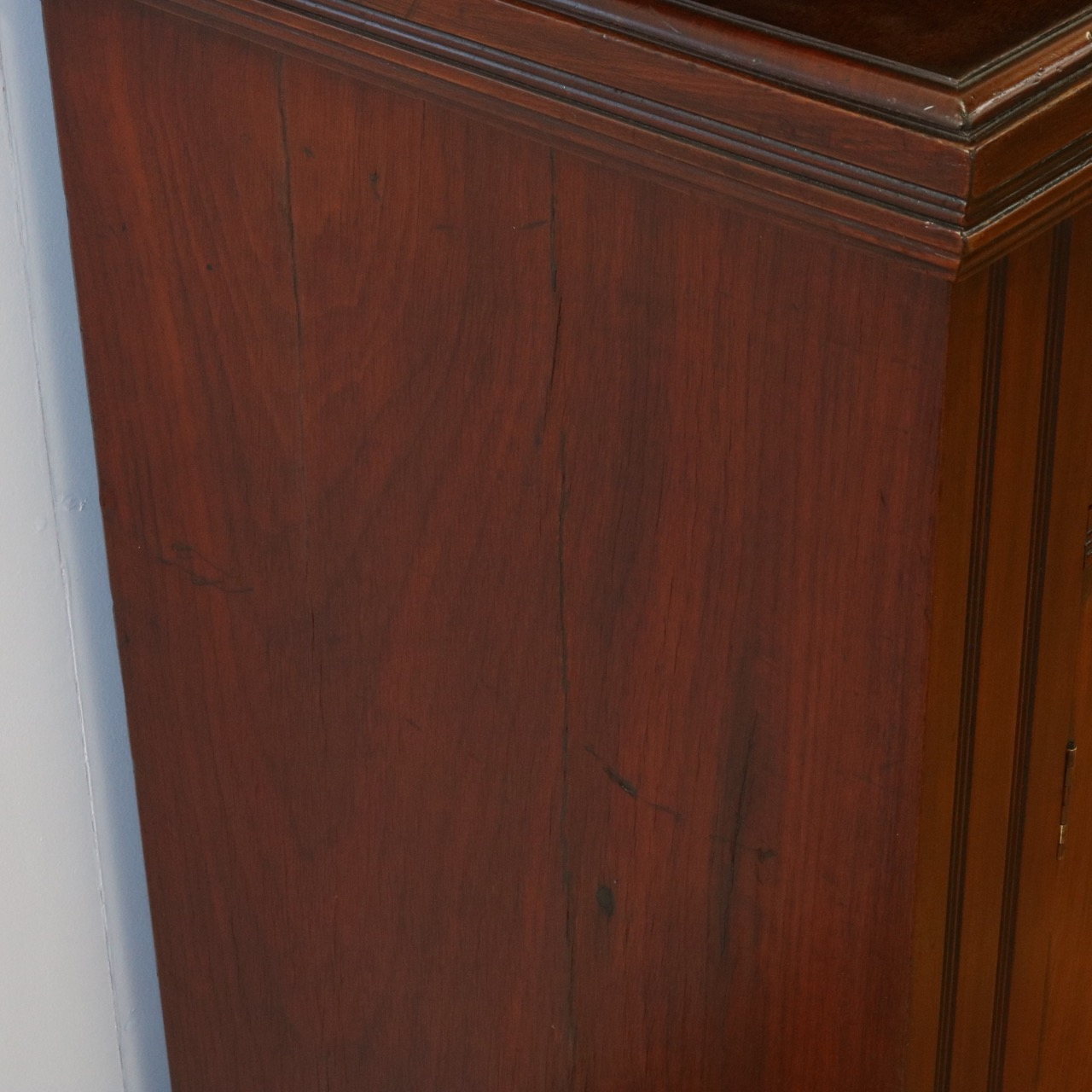 ミラーバックサイドボード