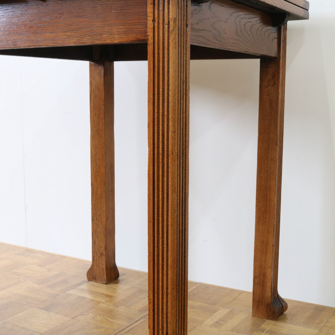 ドローリーフテーブル