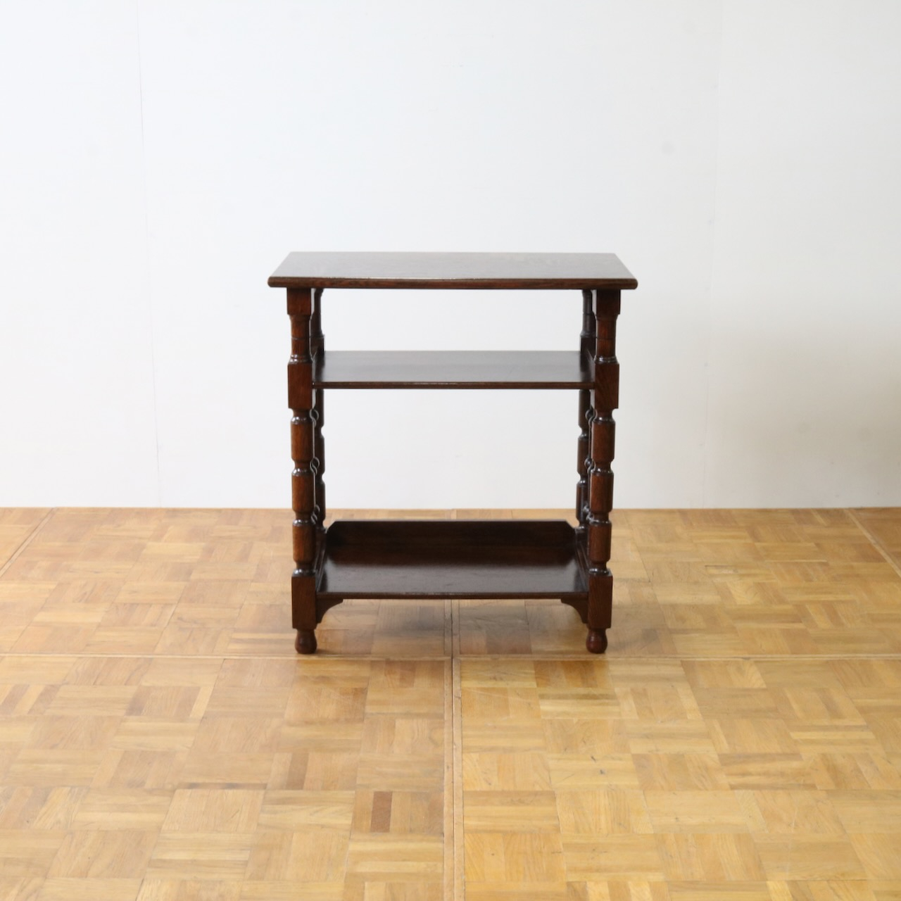 サイドテーブル