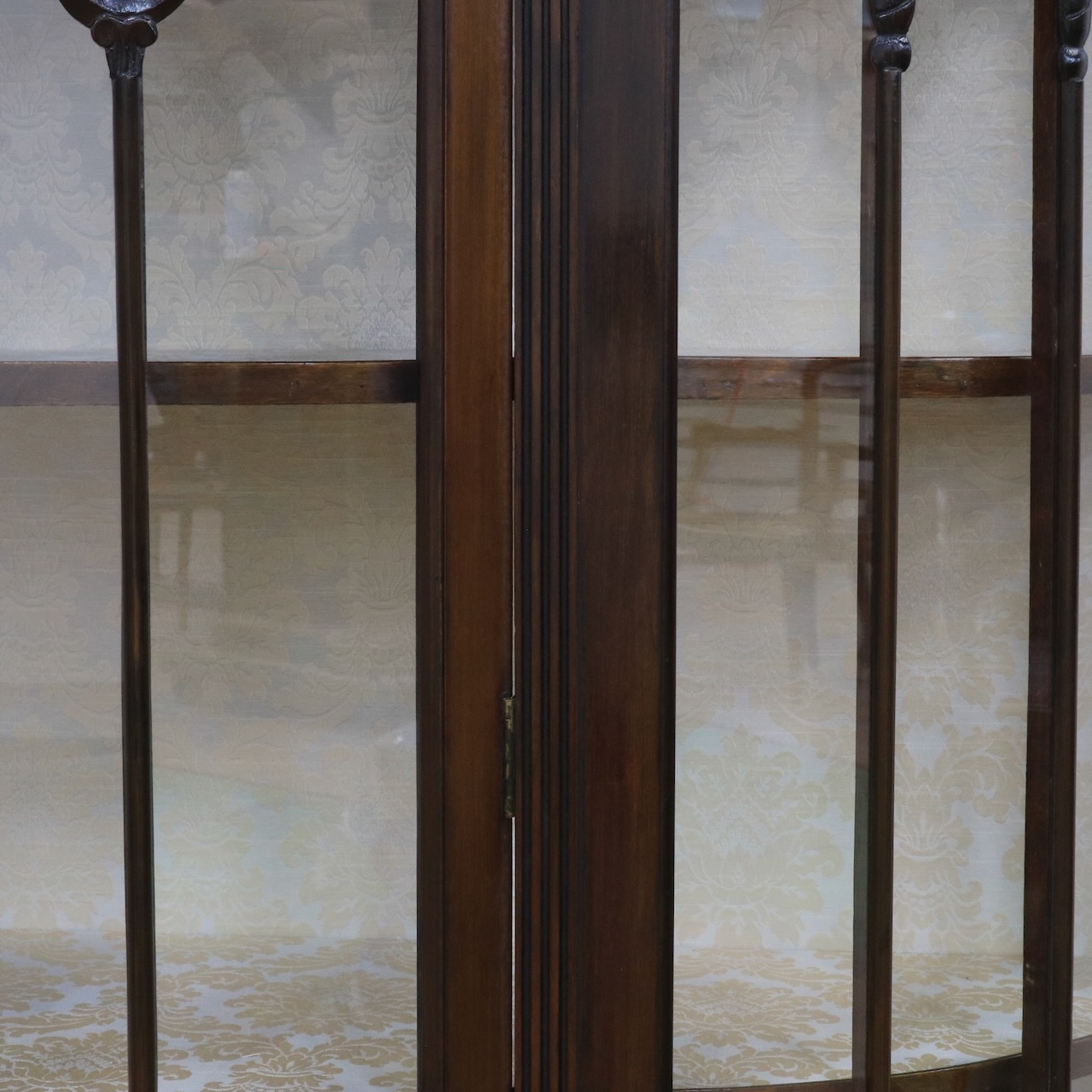 グラスキャビネット