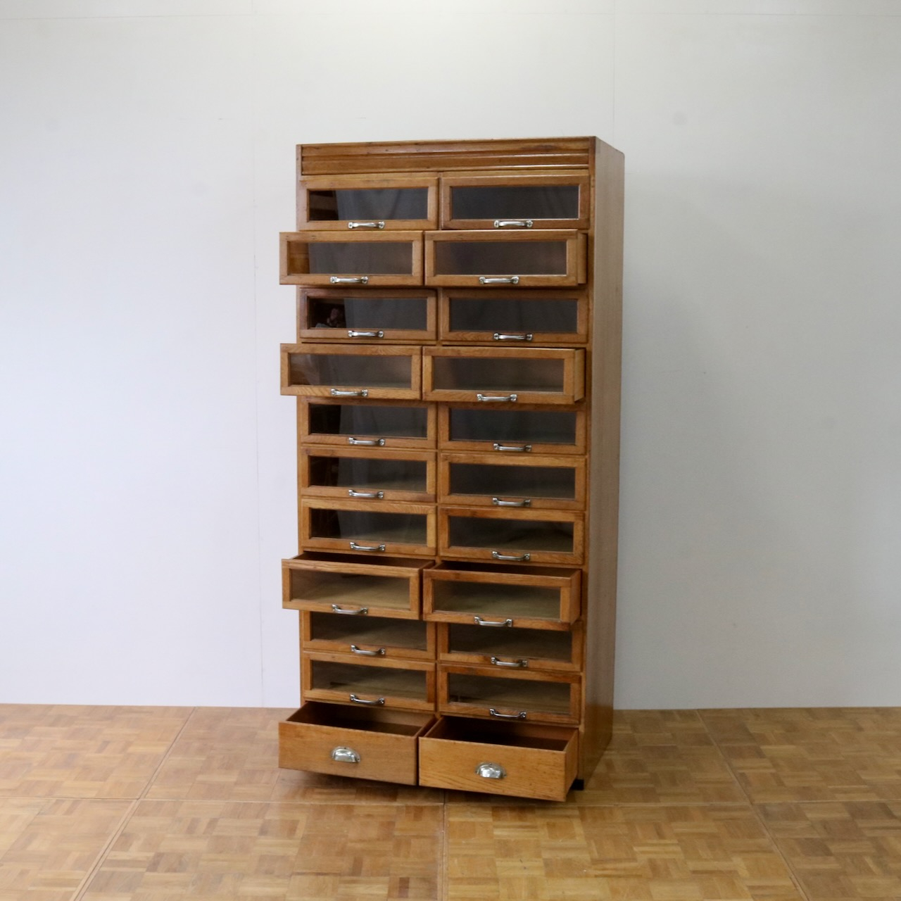 シャツキャビネット