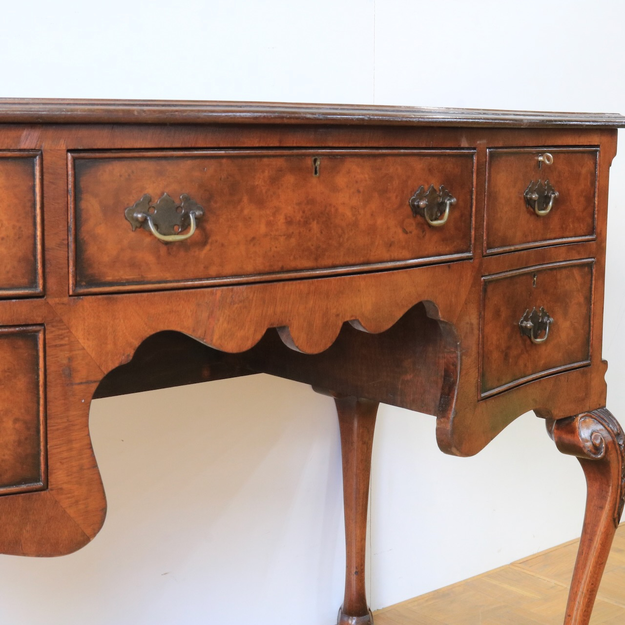 ライティングデスク