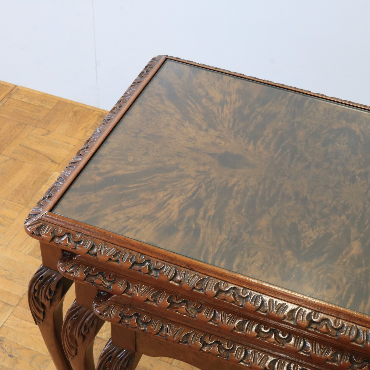 ネストテーブル